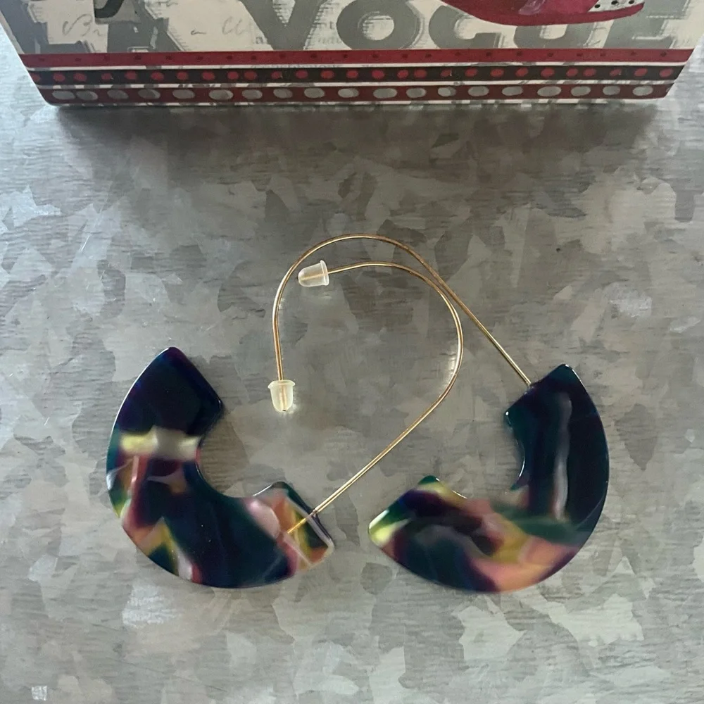 Chic Open Hoop Resin Drop Earrings - Picture 2 of 6